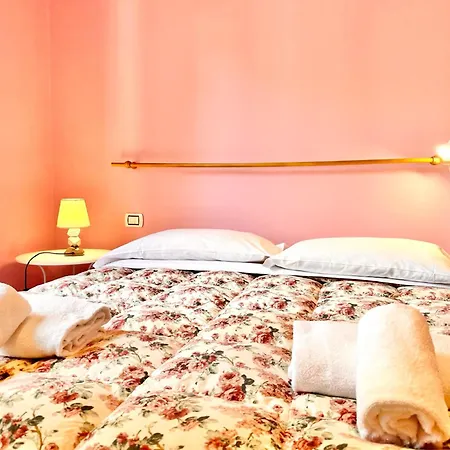 Hostdomus - Pink House Apartment Finale Ligure