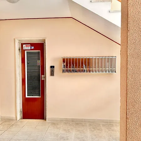 Apartment Hostdomus - Pink House