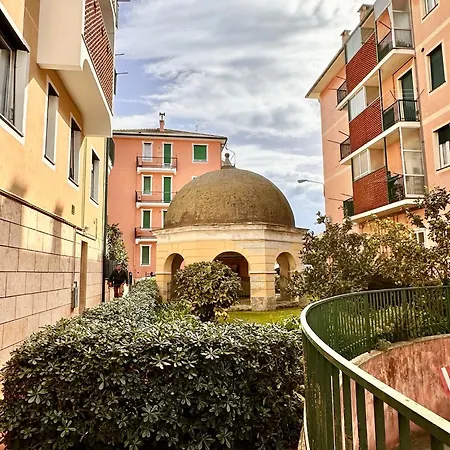 Hostdomus - Pink House Apartment Finale Ligure