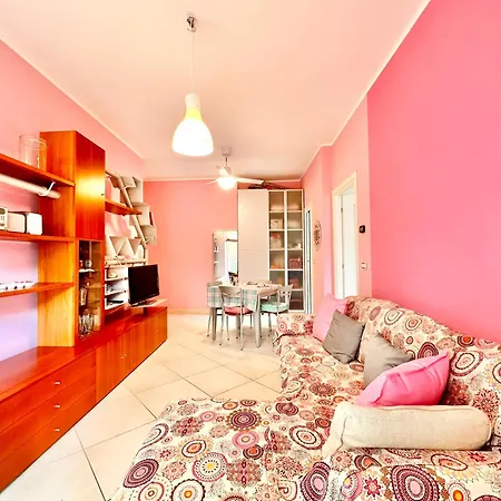 Апартаменты Hostdomus - Pink House Финале Лигуре